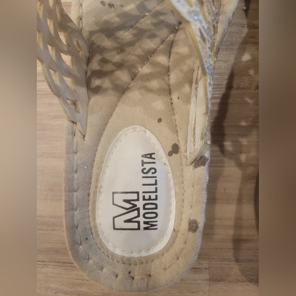 White Scalloped Laser-Cut Thong Sandals for Women - Picture 7 of 7